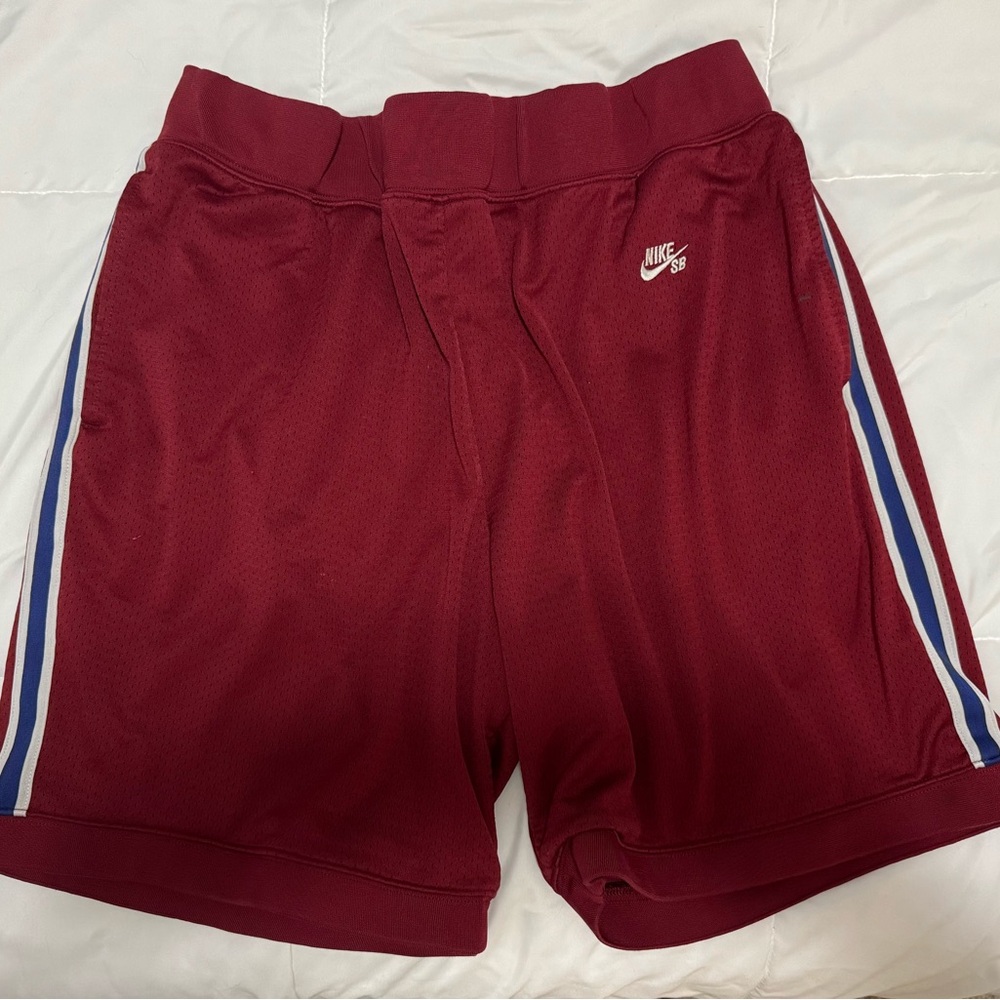 Men’s Nike SB gym shorts XL (Like New)